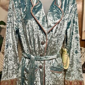 Gorgeous Aratta Luxurious Velvet Robe/ jacquard in sky blue/oversized